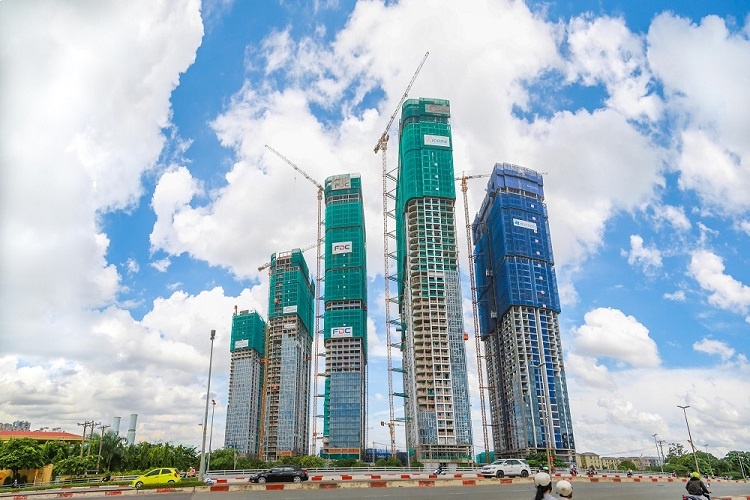 Nhiều phân khu tại dự án Vinhomes Golden River đang dần hoàn thiện