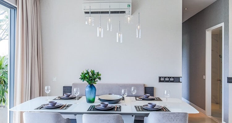 Phân khu căn hộ cao tầng Palm Heights, thuộc dự án Palm City được chủ đầu tư Keppel Land quan tâm rất nhiều về mặt thiết kế, thể hiện rõ phong cách hiện đại và sang trọng trong mọi góc căn hộ. Cùng Rever dạo một vòng khám phá căn hộ mẫu Palm Heights - Palm City:     Căn hộ mẫu Palm Heights 2 phòng ngủ Phòng khách căn hộ mẫu Palm Heights 2 phòng ngủ  Phòng khách căn hộ mẫu Palm Heights 2 phòng ngủ  Phòng ăn căn hộ mẫu Palm Heights 2 phòng ngủ  Phòng ăn căn hộ mẫu Palm Heights 2 phòng ngủ  Phòng bếp căn hộ mẫu Palm Heights 2 phòng ngủ  Phòng bếp căn hộ mẫu Palm Heights 2 phòng ngủ  Phòng ngủ căn hộ mẫu Palm Heights 2 phòng ngủ  Phòng ngủ căn hộ mẫu Palm Heights 2 phòng ngủ  Phòng ngủ trẻ em căn hộ mẫu Palm Heights 2 phòng ngủ  Phòng ngủ trẻ em căn hộ mẫu Palm Heights 2 phòng ngủ  Phòng tắm căn hộ mẫu Palm Heights 2 phòng ngủ  Phòng tắm căn hộ mẫu Palm Heights 2 phòng ngủ  Căn hộ mẫu Palm Heights 3 phòng ngủ (loại nhỏ) Phòng khách căn hộ mẫu Palm Heights 3 phòng ngủ (loại nhỏ)  Phòng khách căn hộ mẫu Palm Heights 3 phòng ngủ (loại nhỏ)  Phòng bếp căn hộ mẫu Palm Heights 3 phòng ngủ (loại nhỏ)  Phòng bếp căn hộ mẫu Palm Heights 3 phòng ngủ (loại nhỏ)  Phòng ngủ căn hộ mẫu Palm Heights 3 phòng ngủ (loại nhỏ)  Phòng ngủ căn hộ mẫu Palm Heights 3 phòng ngủ (loại nhỏ)  Phòng ngủ trẻ em căn hộ mẫu Palm Heights 3 phòng ngủ (loại nhỏ)  Phòng ngủ trẻ em căn hộ mẫu Palm Heights 3 phòng ngủ (loại nhỏ)  Phòng tắm căn hộ mẫu Palm Heights 3 phòng ngủ (loại nhỏ)  Phòng tắm căn hộ mẫu Palm Heights 3 phòng ngủ (loại nhỏ)  Căn hộ mẫu Palm Heights 3 phòng ngủ (loại lớn) Phòng khách căn hộ mẫu Palm Heights 3 phòng ngủ (loại lớn)  Phòng khách căn hộ mẫu Palm Heights 3 phòng ngủ (loại lớn)  palm_heights_3bl_dining_area  Phòng ăn căn hộ mẫu Palm Heights 3 phòng ngủ (loại lớn)  palm_heights_3bl_bep  Phòng bếp căn hộ mẫu Palm Heights 3 phòng ngủ (loại lớn)  palm_heights_3bl_phong_ngu_chinh  Phòng ngủ chính căn hộ mẫu Palm Heights 3 phòng ngủ (loại lớn)    palm_heights_3bl_phong_tam  Phòng tắm căn hộ mẫu Palm Heights 3 phòng ngủ (loại lớn)  Để biết thêm thông tin chi tiết về giá bán, vị trí, phân tích tiềm năng đầu tư và khả năng sinh lời của dự án, bạn đọc có thể tải miễn phí tài liệu Phân tích và đánh giá dự án Palm City do chuyên viên Rever biên soạn theo đường dẫn bên dưới:    Quý khách cũng có thể tham khảo thêm một số thông tin về dự án Palm Heights - Palm City dưới đây:  Palm Heights có vị trí nổi bật ra sao? Giá bán và phương thức thanh toán căn hộ Palm Heights Ai đầu tư xây dựng Palm Heights? Thiết kế và tiện ích nổi bật tại tòa căn hộ Palm Heights Palm City tăng giá nhờ hầm chui ngàn tỷ An Phú? Hùng Phú (TH)