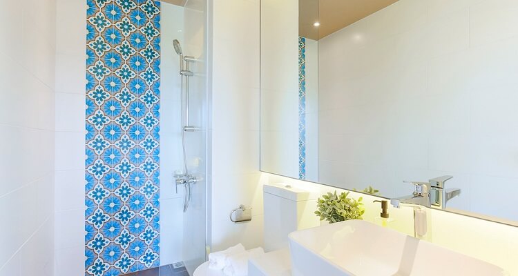 Phòng tắm căn hộ mẫu Palm Heights 2 phòng ngủ